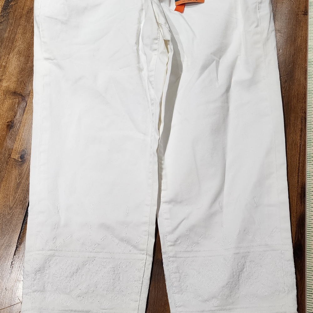 JAG Jeans Women's White Flora Embroidered Crop Classic Fit Pants sz 8/29 NWT